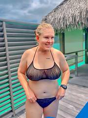 chubby milf flashes hooters