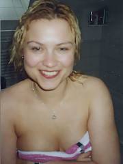 Sexy & hot pregnant mom - unbelievable hot mom always willing to show off.  i think she looks so hot when shes showing