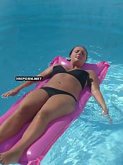 couple beach vacation drilling