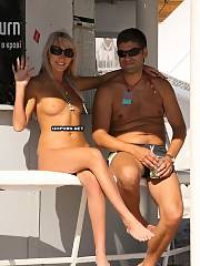 nudist legs flashing
