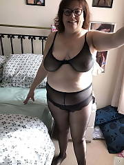 BBW Wife Trudi loves to show off Amateur BBW Brunette