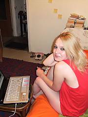 skinny lighthaired teen livecam