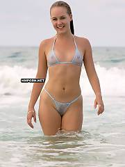 mature spreading legs flashing