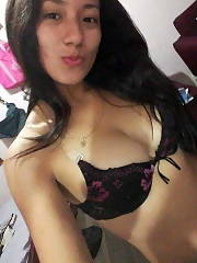 morena brunette hooters