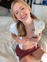 face blonde teenager