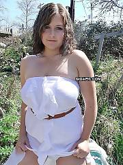 Cam model does an outdoor glamour shoot