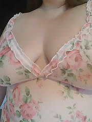 curvy milf toying twat