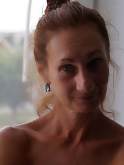 redhead mature window